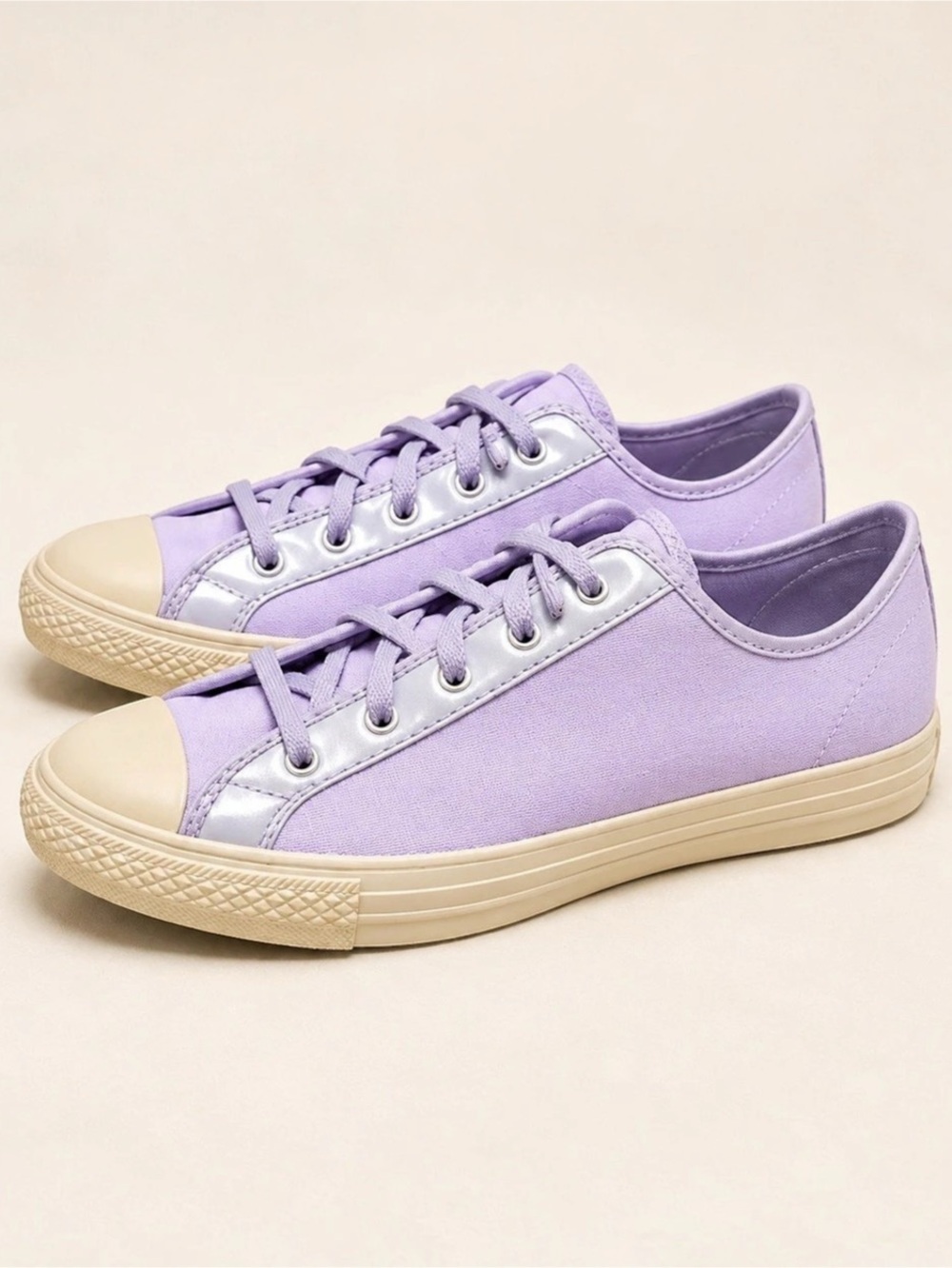 Converse Chuck Taylor All Star Dainty Ox Vapor Purple
Sneakers NWT Size 8